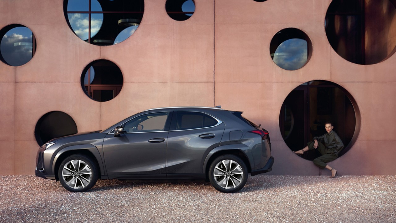 Side view of Lexus UX 300e