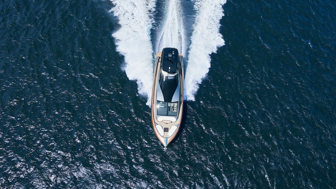 Lexus LY 650 sports yacht driving in the sea