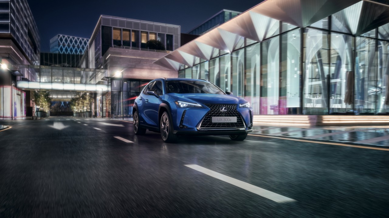 Lexus UX300e driving