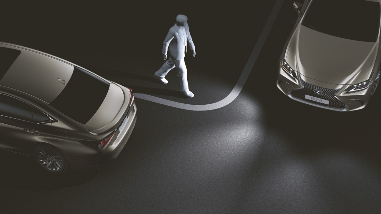 Lexus ES showing off cornering lights