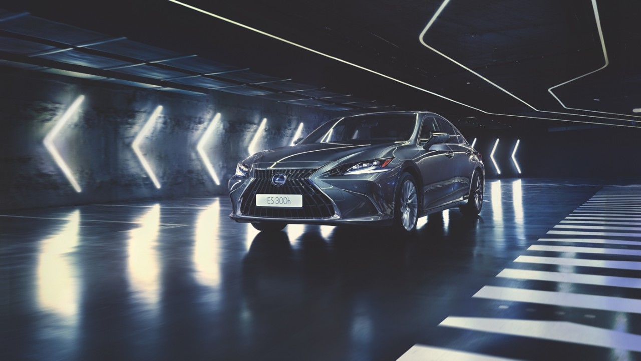 Lexus ES driving in a tunnel