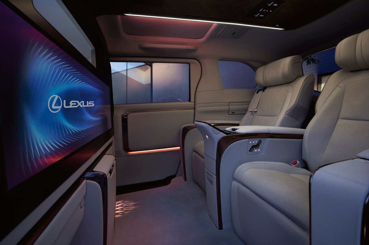 Lexus LM