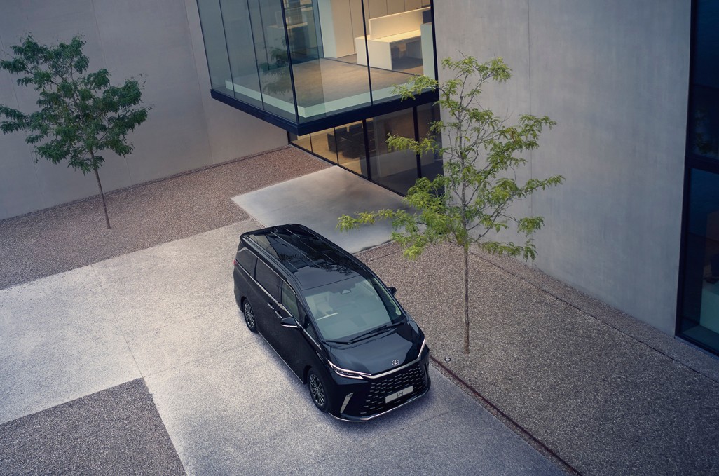 Lexus LM