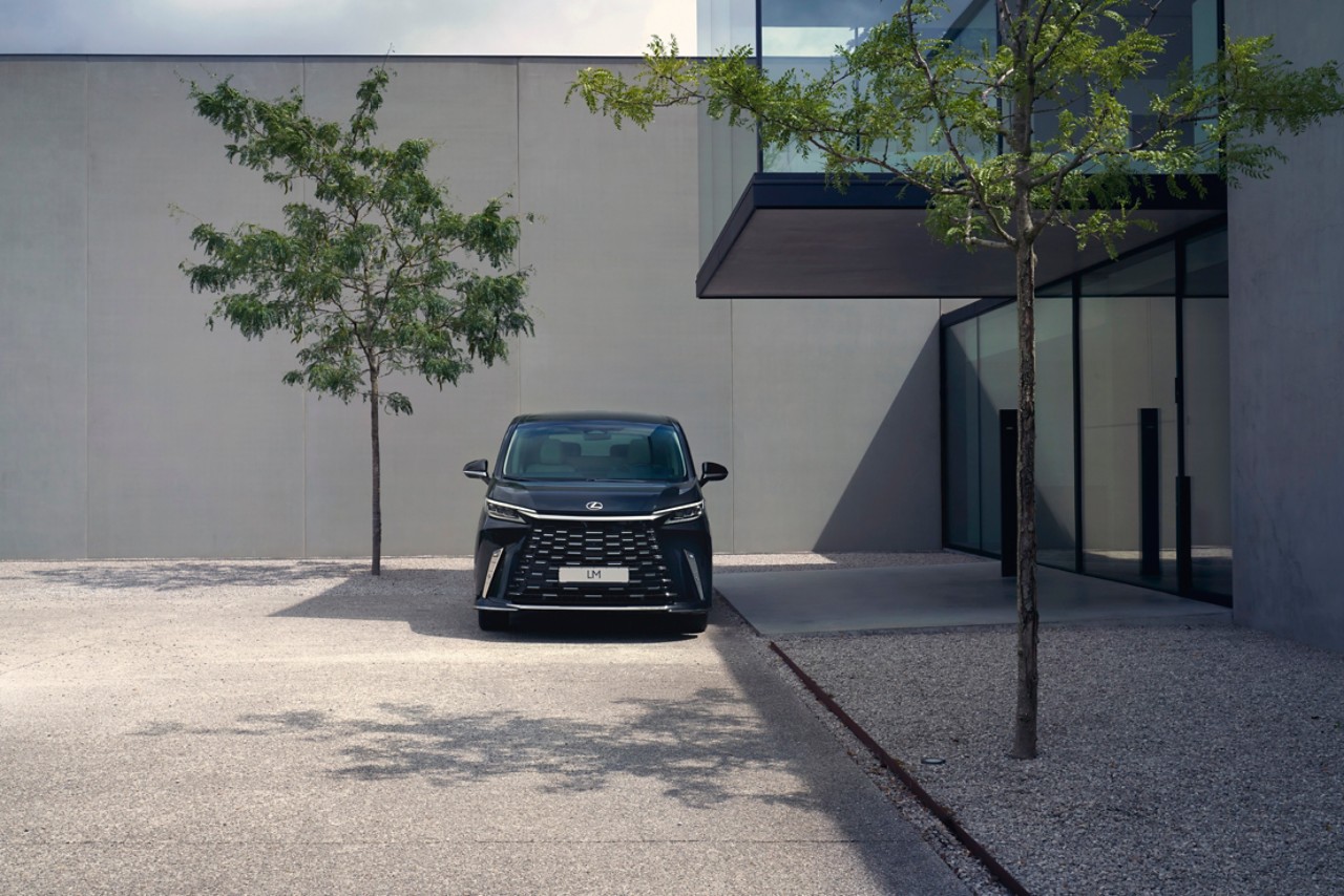 Lexus LM