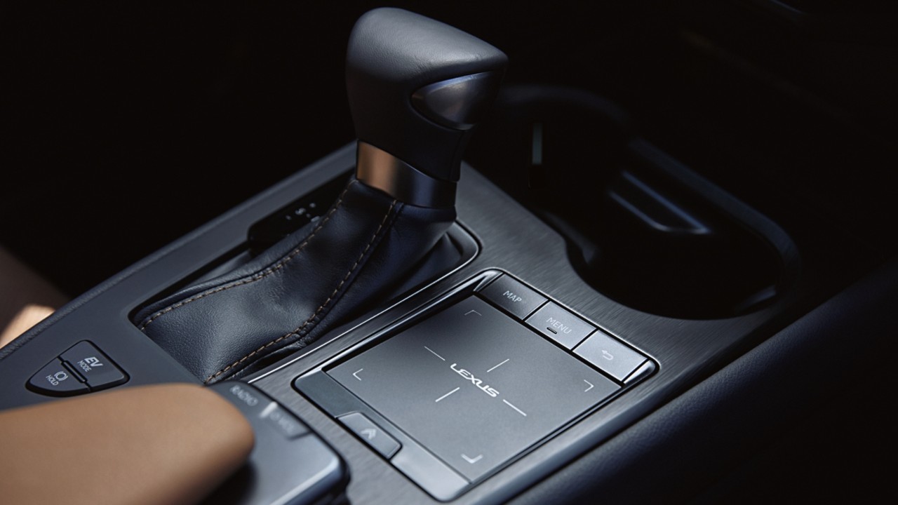 Lexus UX touch pad