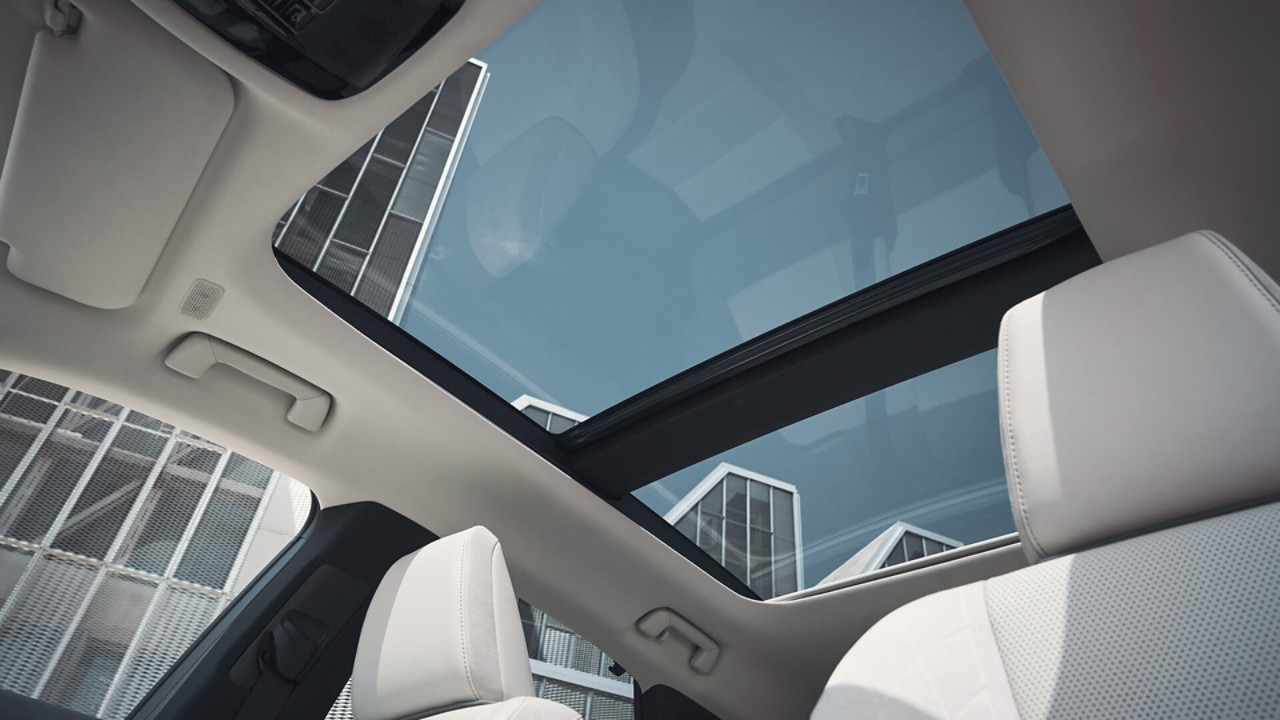 Lexus RX's panoramic sunroof